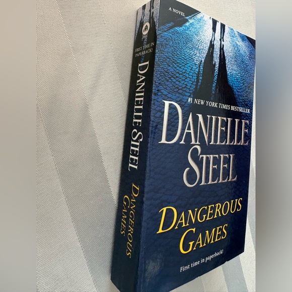 Other - 5/$20 Danielle Steel "Dangerous Games" Paperback Novel